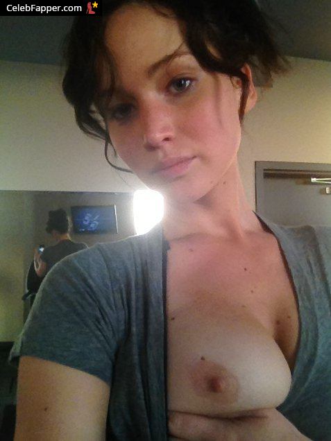 jennifer lawrence tits Jennifer Lawrence flashes her nipples in transparent top ...